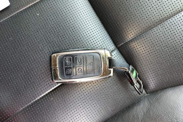 Used Land Rover Discovery 2018 3.0 SC V6 SE Vehicle Key