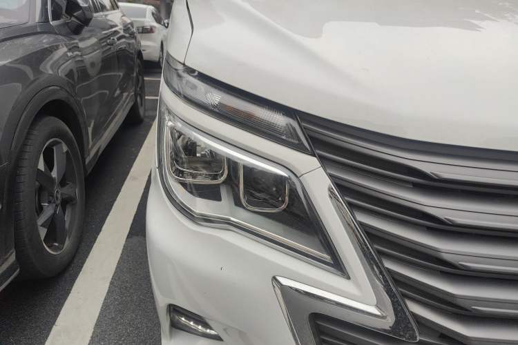 Used FORTHING Lingzhi M5 2022 Standard Version Base Model 7 Seats
