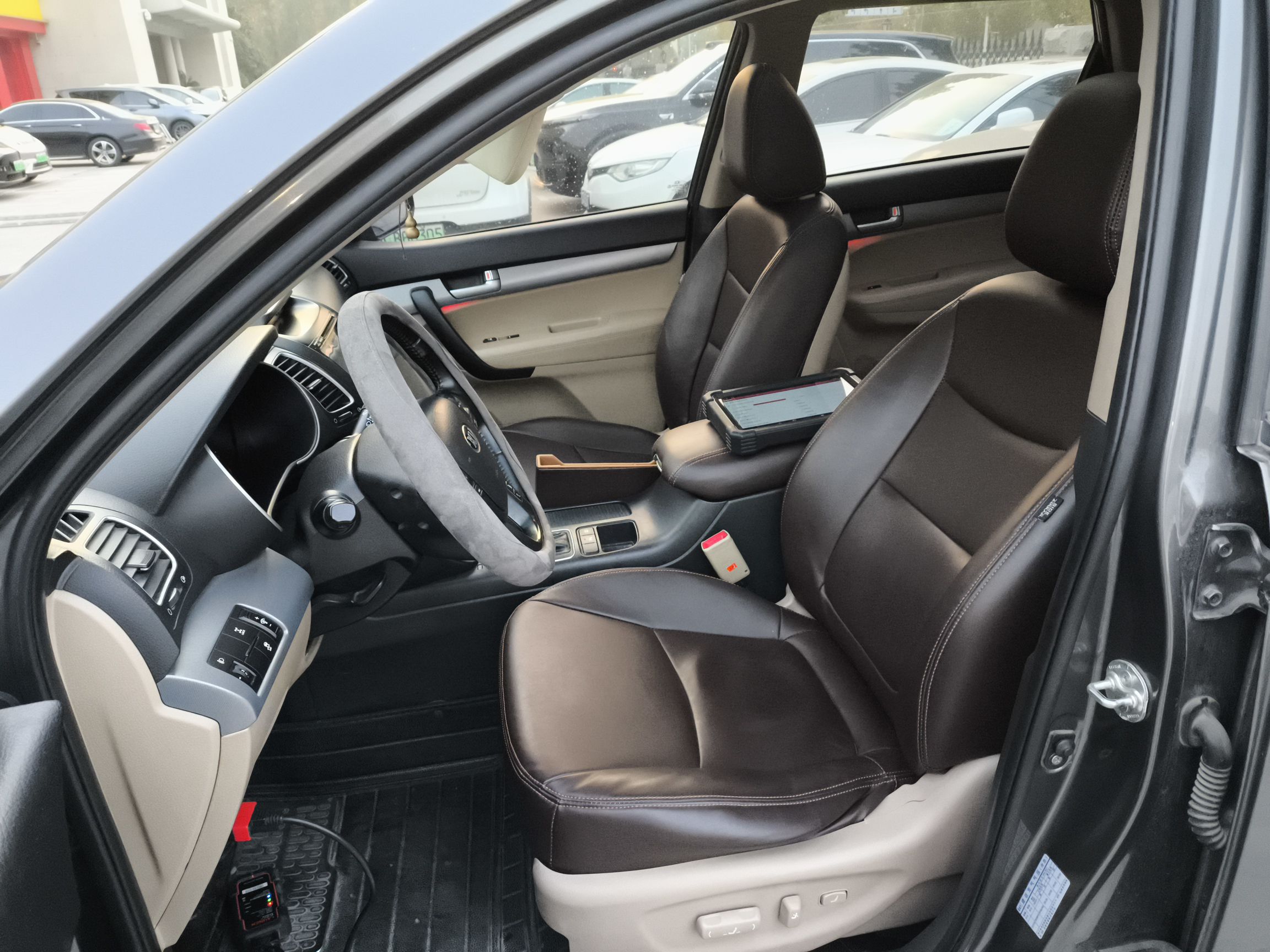 Переднее сиденье в автомобиле