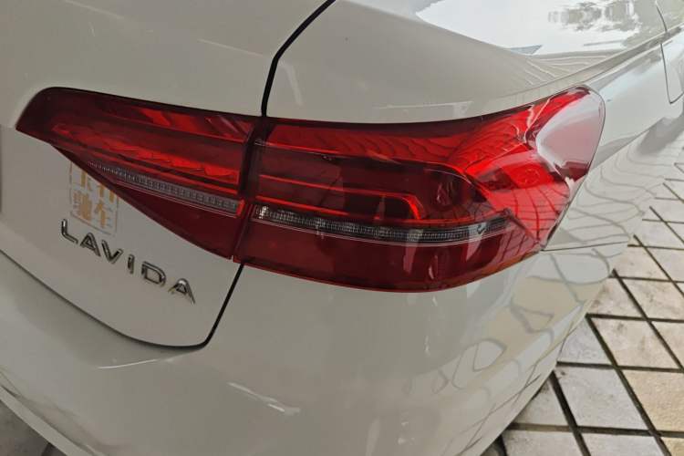 Used Volkswagen Lavida 2021 1.5L Automatic Comfort Edition Exterior 3