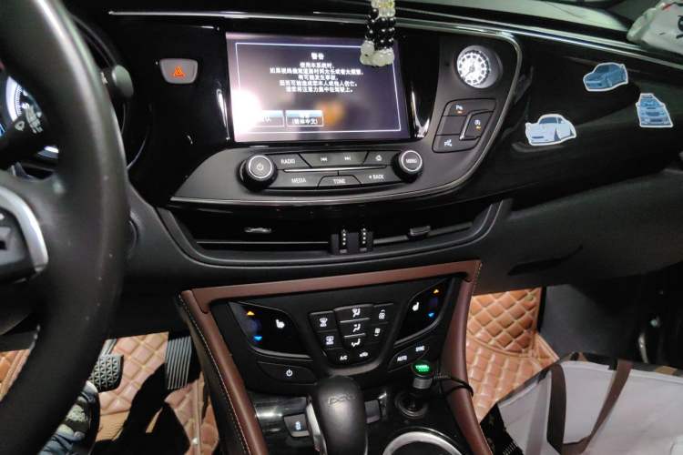 Used Buick Envision 2018 20T Two-Wheel Drive Luxury Model Audio And AC Panel