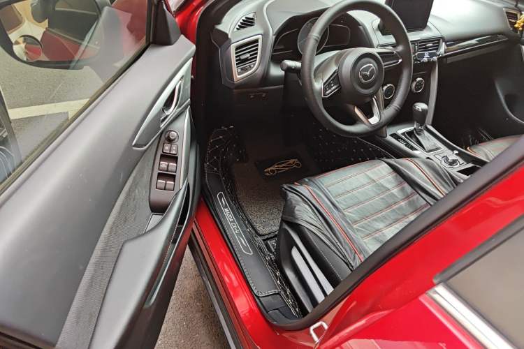 Used Mazda CX-4 2018 2.0L Automatic Two-Wheel Drive Blue Sky Dynamic Version China VI Standard Driver Seat