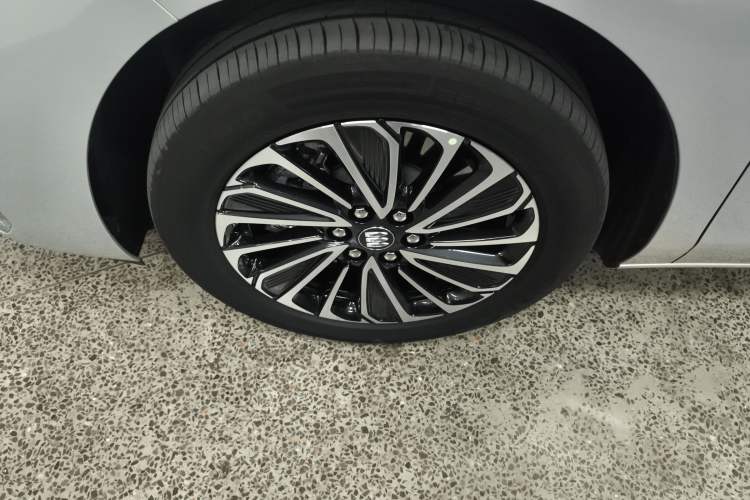 Used Buick GL8 New Energy 2025 Lushang First-Drive Edition 7-Seater
