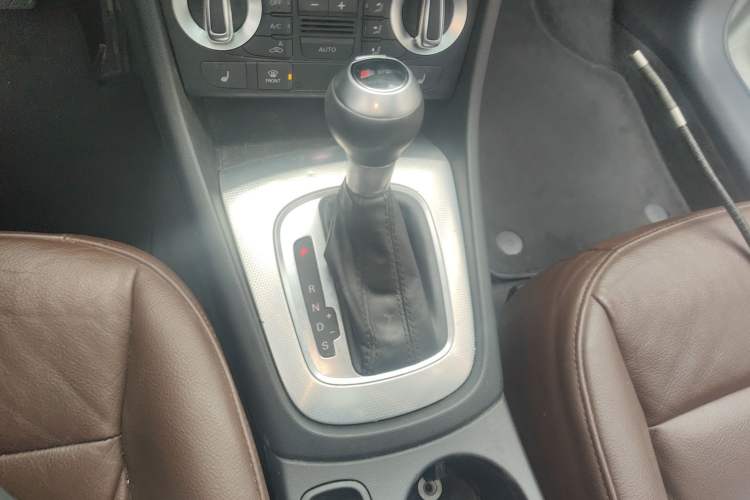 Used Audi Q3 2013 35 TFSI Comfort Model Gear Lever