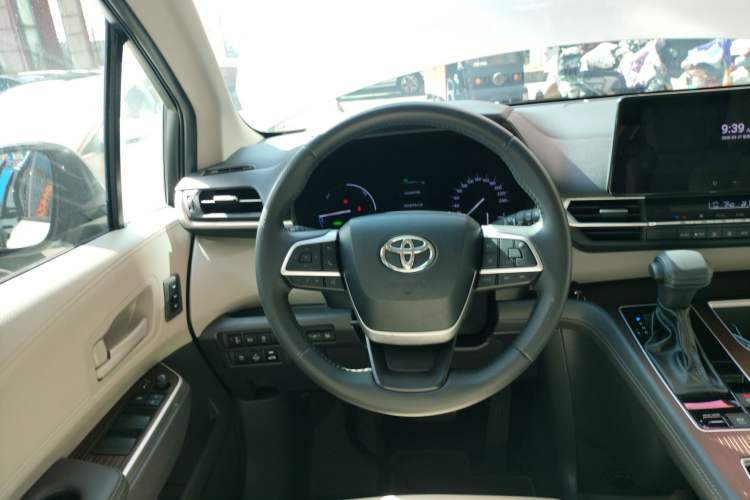 Used Toyota SIENNA 2024 2.5L Hybrid Comfort Edition Steering Wheel