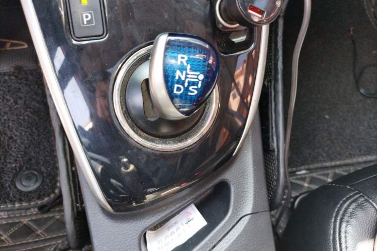 Used Toyota Levin 2016 Dual-Engine 1.8H GS E-CVT Elite Model with Sunroof Gear Lever