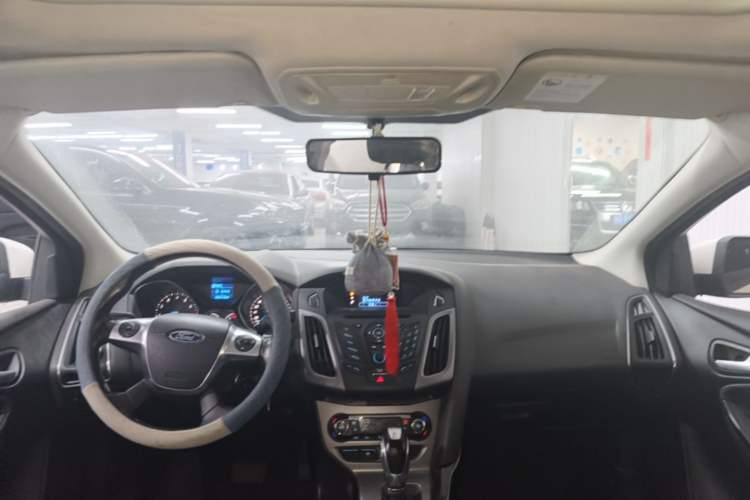 Used Ford Focus 2012 Sedan 1.6L Automatic Fashion Edition