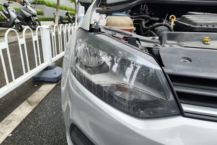 Used Volkswagen Polo 2014 1.4L Manual Fashion Edition Right Front Headlight