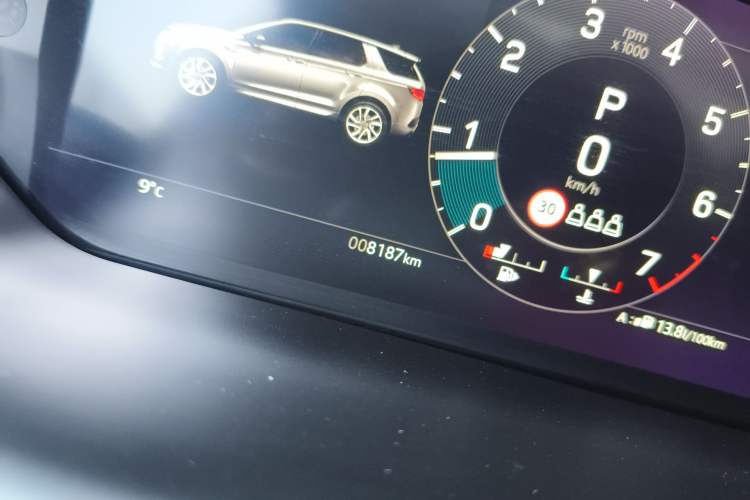 Used Land Rover Discovery Sport 2022 Revised Version 249 PS R-Dynamic S Performance Edition 5 Seats Odometer Close Up