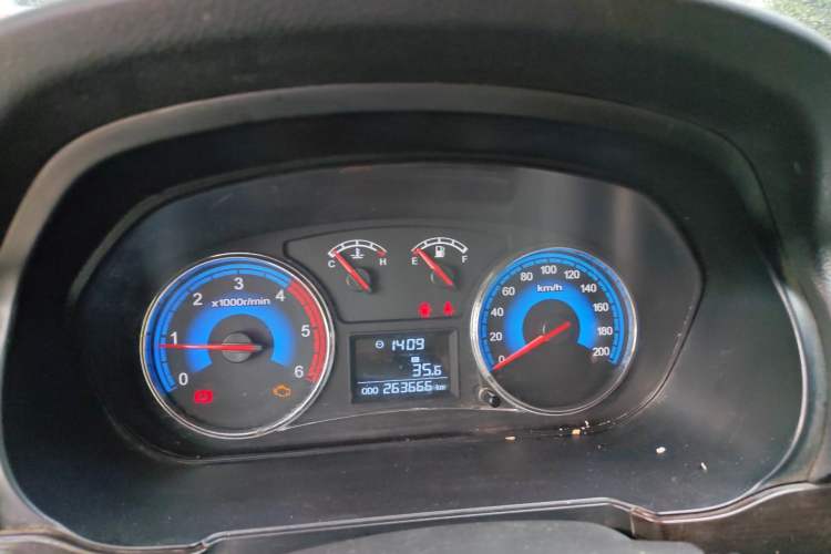 Used Dongfeng Fengon 360 2015 1.3T Diesel Manual Luxury 7-Seater Instrument Cluster