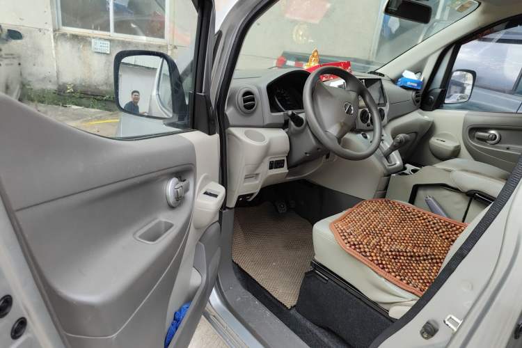 Used Nissan NV200 2016 Revised Version 1.6L CVT Luxury Edition Driver Seat