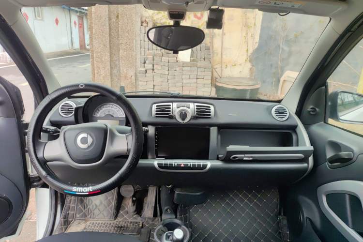 Used smart fortwo 2012 1.0 MHD Hardtop Standard Edition Center Console