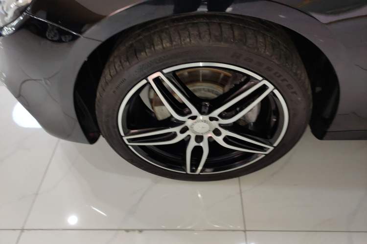 Used Mercedes-Benz E-Class 2017 Facelift E 200 Sport 4MATIC Left Front Wheel Hub