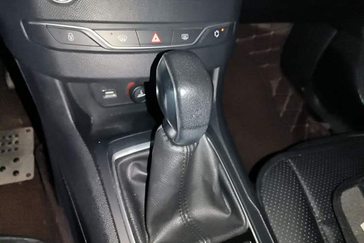 Used Peugeot 308S 2015 1.2T Automatic Jingchi Edition Gear Lever