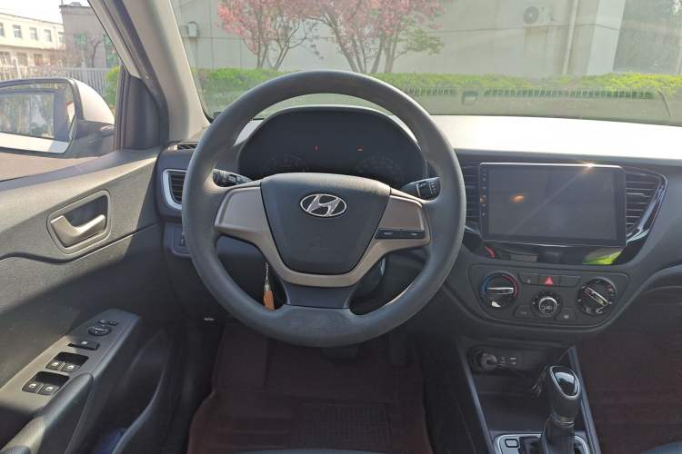 Used Hyundai Verna (new generation) 2016 1.4L Automatic Cool Edition GLS Steering Wheel