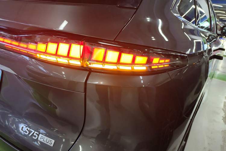 Used CHANGAN CS75 PLUS 2025 4th Generation 1.5T New Blue Whale Smart Luxury Edition
