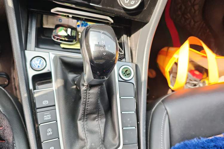 Used Volkswagen Sagitar 2021 280TSI DSG Excellence Edition Gear Lever