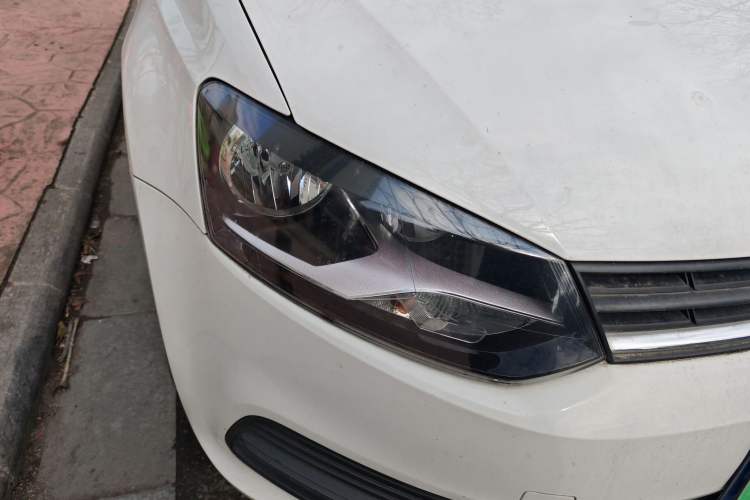 Used Volkswagen Polo 2016 1.4L Manual Fashion Model Right Front Headlight