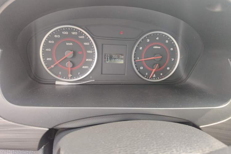 Used SAIC MAXUS G10 2018 PLUS 2.0T Manual Elite Edition Odometer Close Up