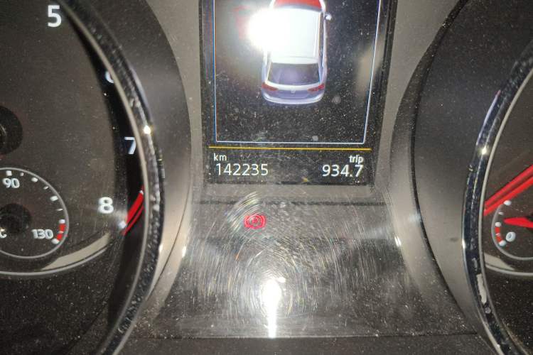 Used Volkswagen Tiguan L 2019 330TSI Automatic Two-Wheel Drive Smart Luxury Version China VI Standard Odometer Close Up