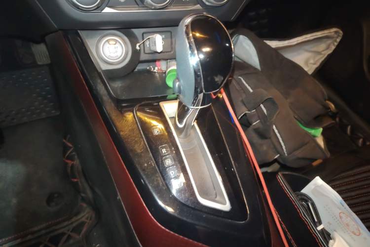 Used Nissan Lannia 2016 1.6L CVT Smart Cool Edition Gear Lever