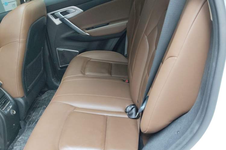 Used Geely Auto Emgrand X7 Sport 2016 1.8TD Automatic All-Wheel-Drive ZhiZun Edition Left Rear Seat