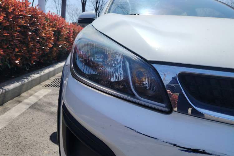 Used Kia KX Cross 2017 1.4L AT GLS Right Front Headlight