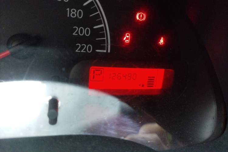 Used Nissan Sunny 2014 1.5XE CVT Comfort Edition Odometer Close Up