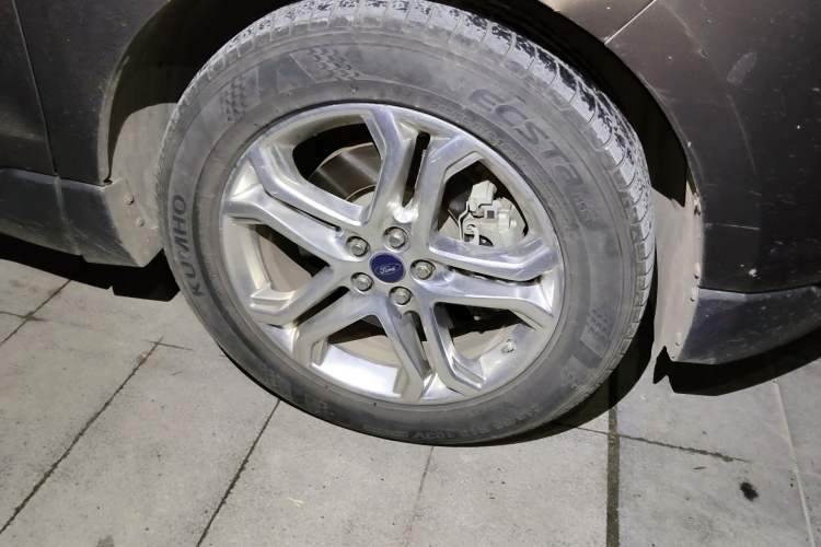 Used Ford Edge 2015 2.0T GTDi Two-Wheel-Drive High-Line Version