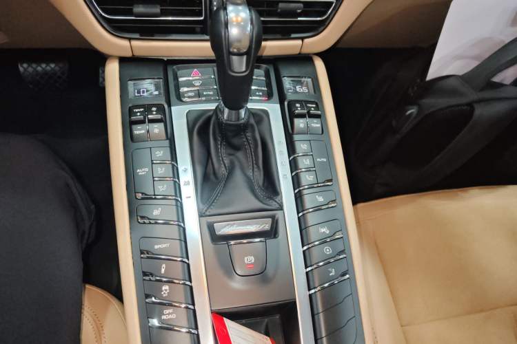 Used Porsche Macan 2018 Macan 2.0T