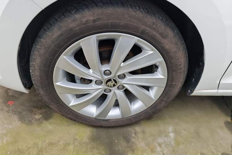 Used Skoda Rapid 2018 1.4L Manual Comfort Edition Left Front Wheel Hub