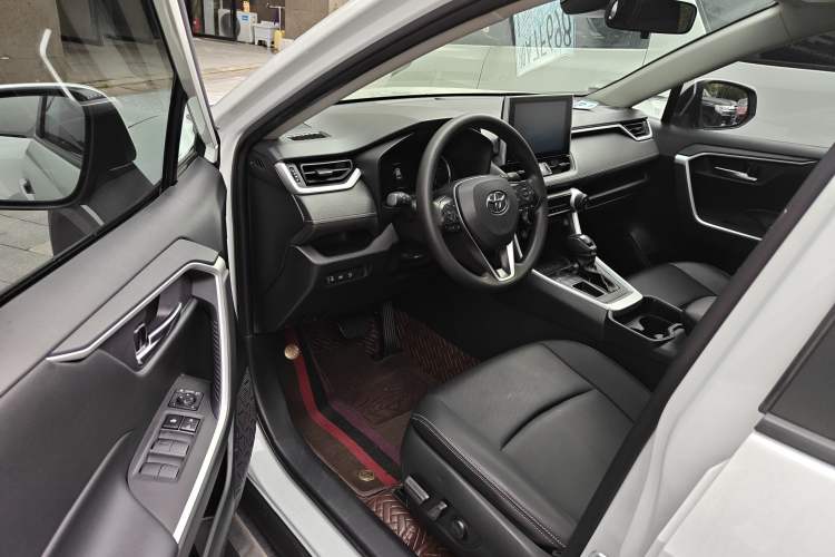 Used Toyota RAV4 2022 2.0L CVT Two-Wheel Drive Fashion Edition Driver Seat