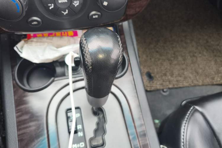 Used Roewe W5 2014 1.8T 2WD Automatic Tharu Special Edition Gear Lever