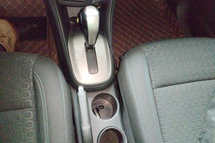 Used Chevrolet Trax 2016 1.4T Automatic Two-Wheel Drive Comfort Version with Sunroof Gear Lever