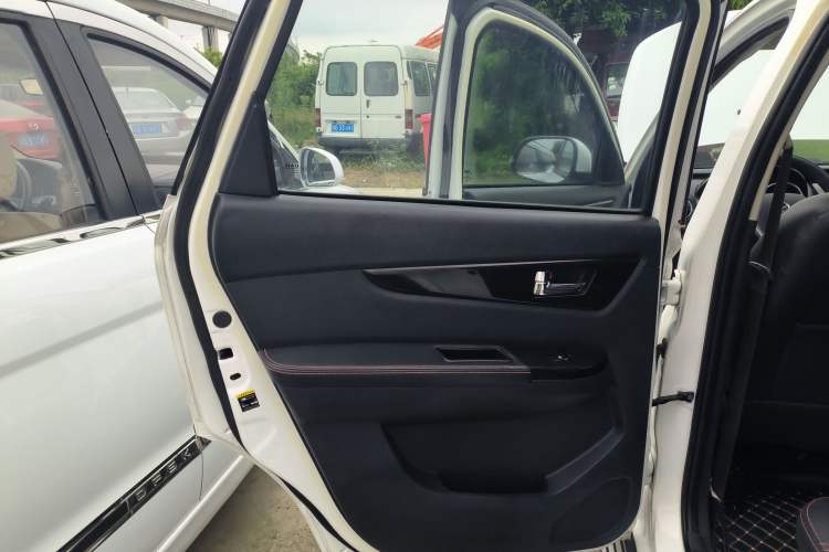 Used HYOSOW S3 2015 1.5L Luxury Model China V Standard Left Rear Door Interior