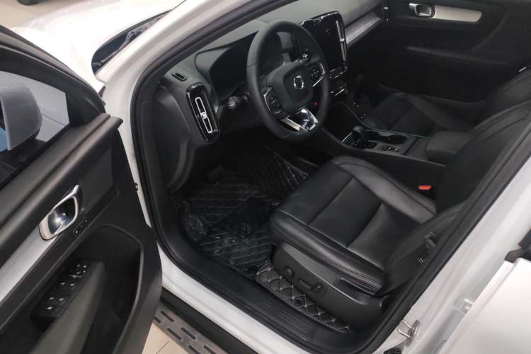 Used Volvo XC40 2023 B3 Smart & Stylish Edition
