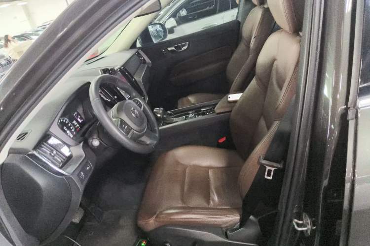 Used Volvo XC60 2019 T5 4x4 Smart Edition China V Standard
