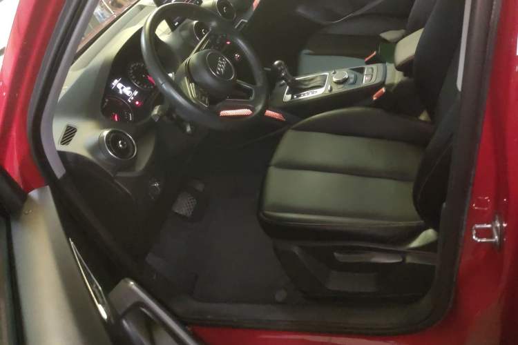 Used Audi Q2L 2018 35 TFSI Launch Exclusive Edition China VI Driver Seat