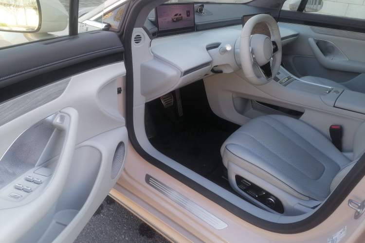 Used Hima Luxeed S7 2025 855 km Max