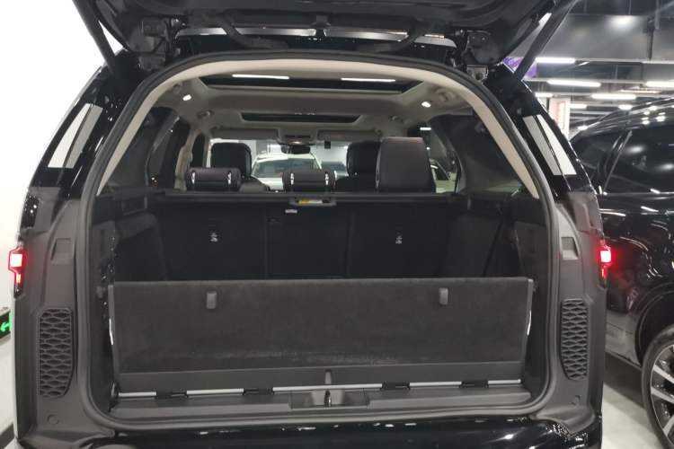 Used Land Rover Discovery 2021 360 PS R-Dynamic SE
