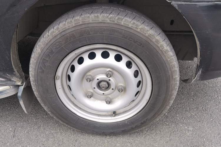 Used Ford Transit 2019 2.0T Gasoline Automatic Business & Travel Short Wheelbase Low-Roof 7-Seater China VI Standard Right Front Wheel Hub