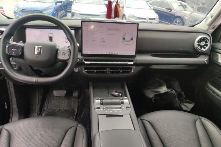 Used Tank 300 New Energy 2025 Hi4-T Center Console