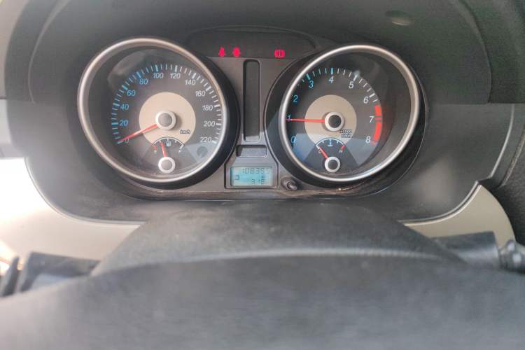 Used Buick Excelle 2013 1.5L Automatic Classic Model Odometer Close Up