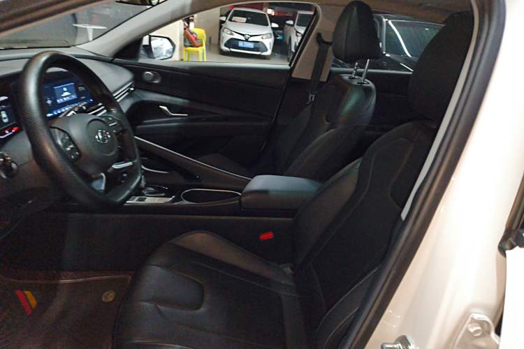 Used Hyundai Elantra 2021 1.5L CVT LUX Prestige Edition