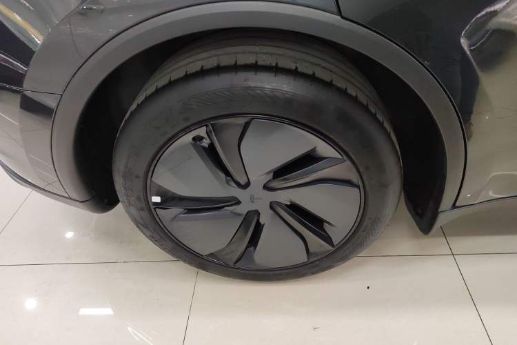 Used Tesla Model Y 2025 Rear-Wheel-Drive Version

