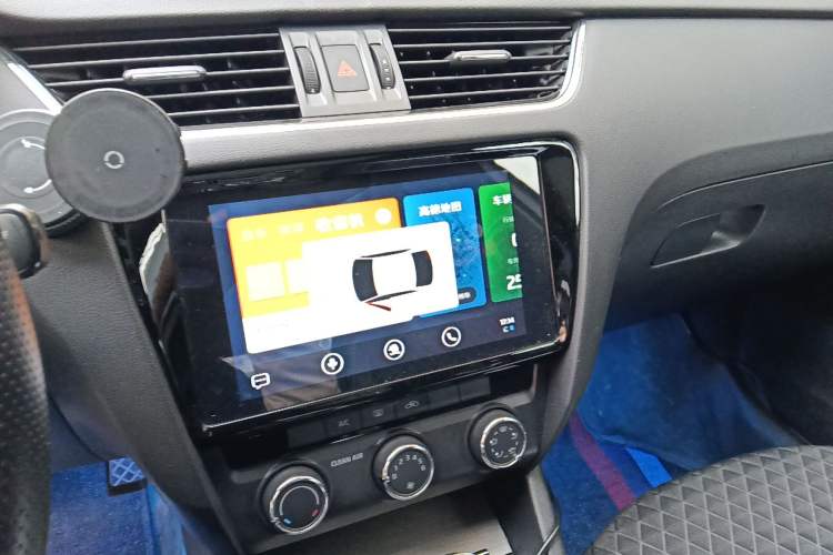 Used Skoda Octavia 2020 TSI230 DSG SmartDrive Luxury Edition Audio And AC Panel