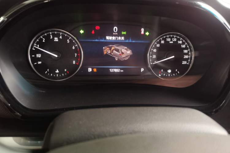 Used Buick GL8 2021 Land Cruiser Executive Class 652T Comfort Model Odometer Close Up