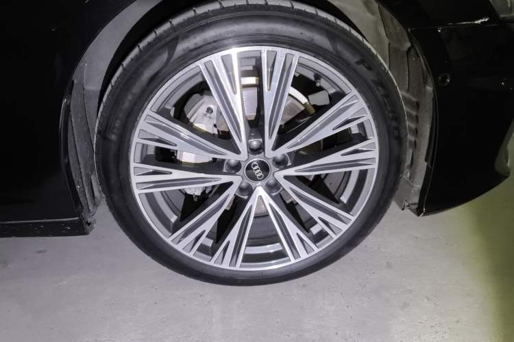 Used Audi A6L 2022 45 TFSI quattro Prestige Elegant Edition Right Front Wheel Hub