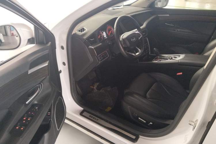 Used Geely Auto Emgrand GT 2017 2.4L Luxury Model Driver Seat