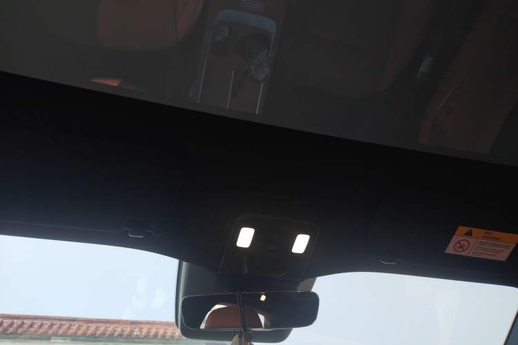 Used ONVO L60 2024 60 kWh Rear-Drive Version Headliner